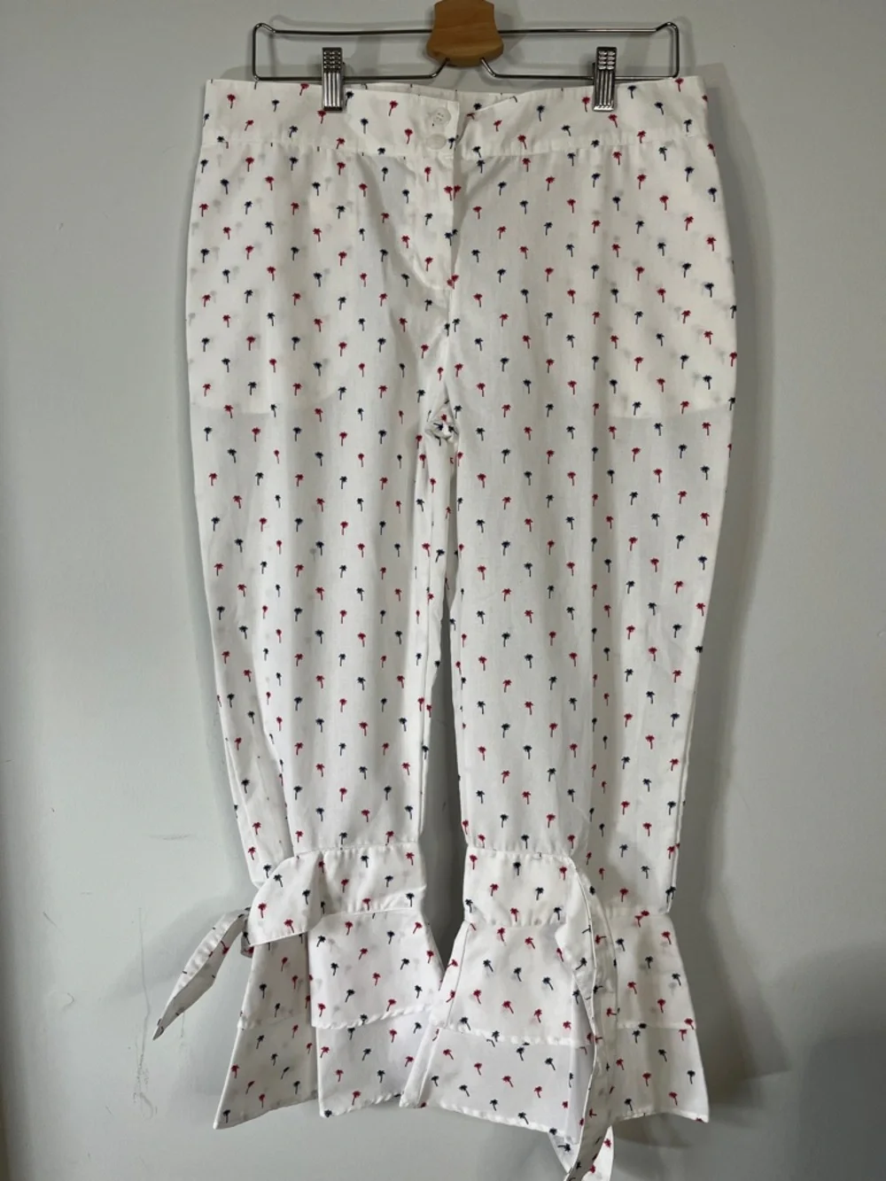 White Cropped Pants with Red & Navy Palm Print w/Ruffled Ties on each leg.  Sz L